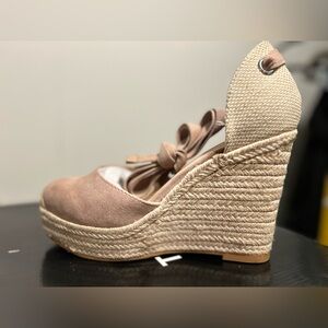 Blush Platform Wedge Sz 8